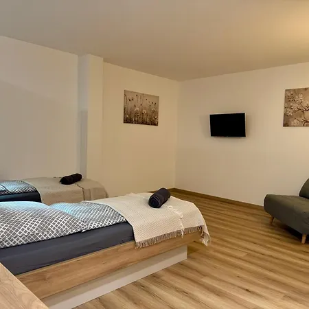 Apartment, Zimmer, * Traitsching