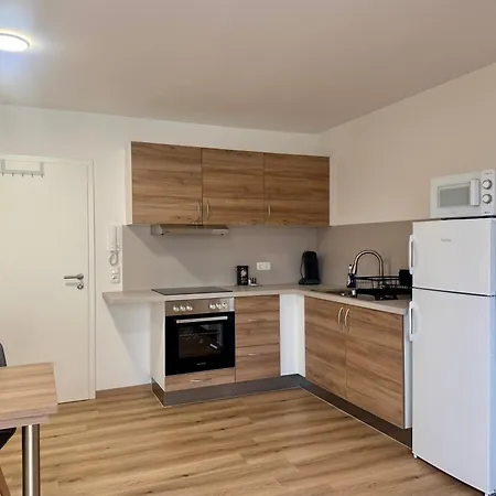 Apartment, Zimmer, * Traitsching